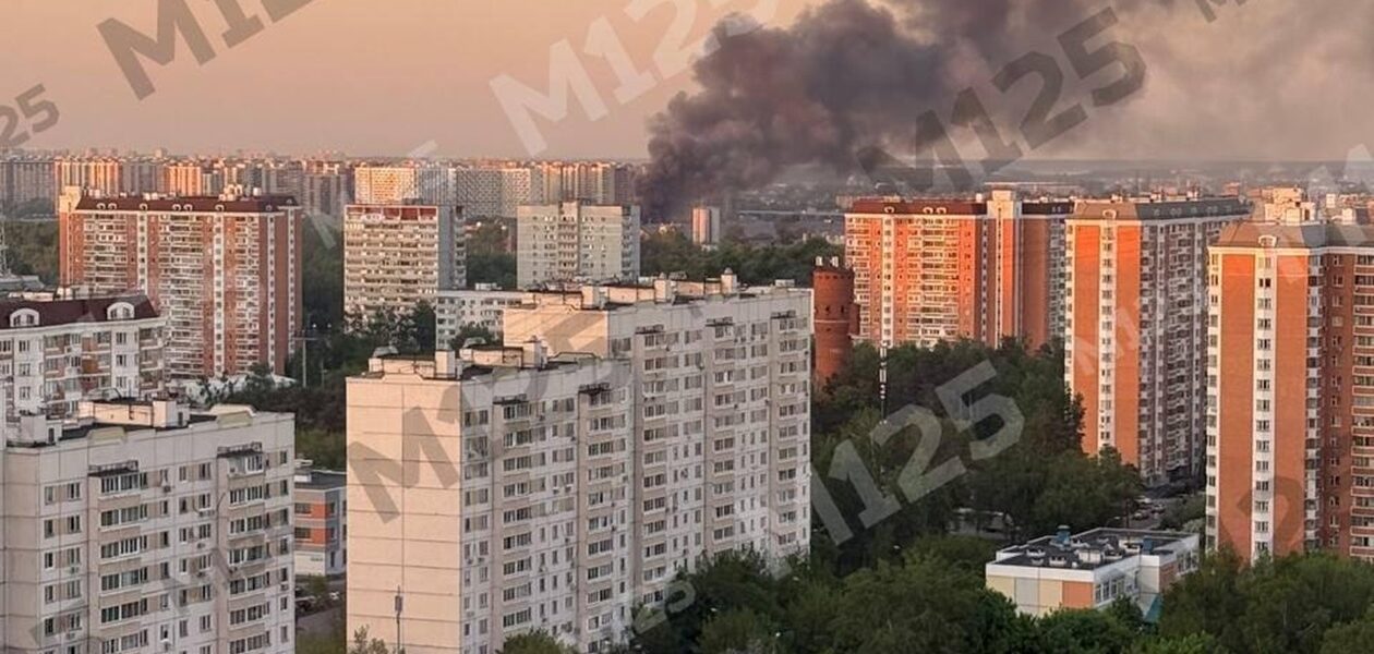 Москву атакують дрони, горять промислові об'єкти РФ