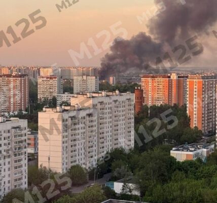 Москву атакують дрони, горять промислові об'єкти РФ