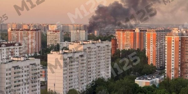 Москву атакують дрони, горять промислові об'єкти РФ