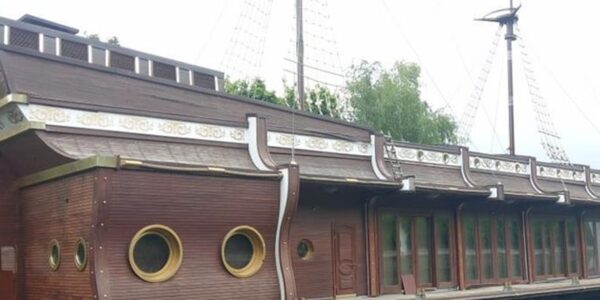 Корабель-ресторан Януковича в Межигір’ї пішов під воду - ЗМІ
