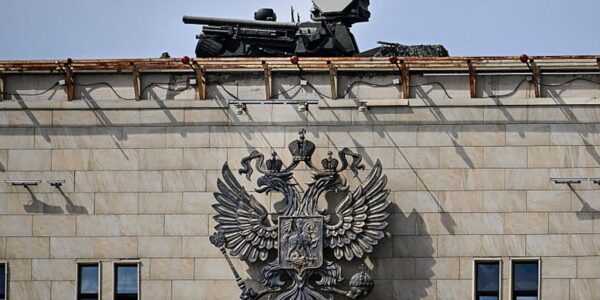 Мадяр розкрив, чим Кремль прикриває Москву