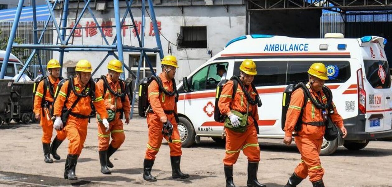 У Китаї через вибух на шахті загинули 82 гірники