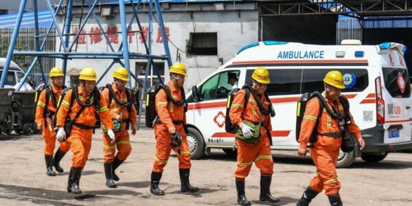 У Китаї через вибух на шахті загинули 82 гірники