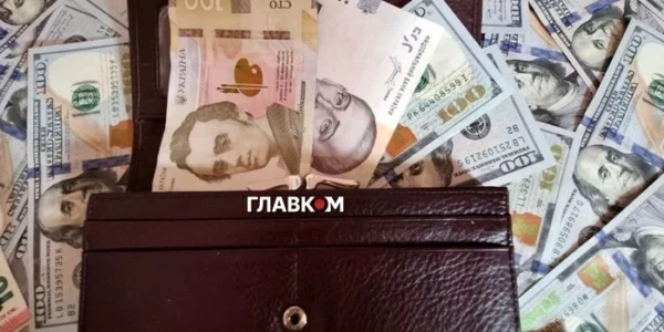 Українці почали нести до банків більше готівки. Нацбанк назвав причину