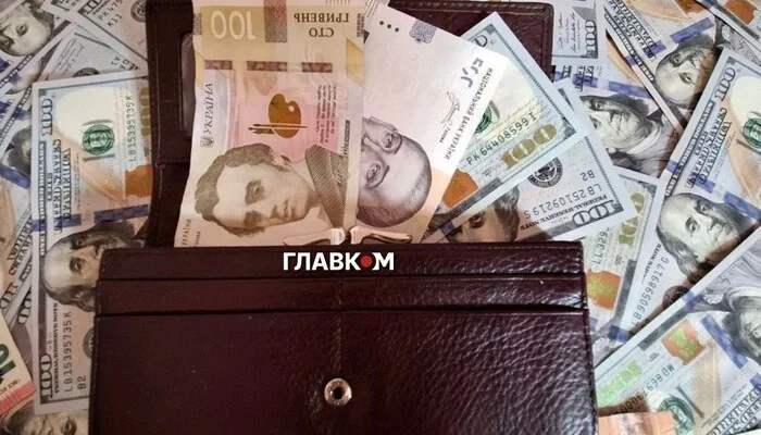 Українці почали нести до банків більше готівки. Нацбанк назвав причину