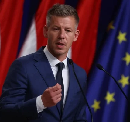 Парламент Угорщини одноголосно урізав зарплати депутатам на 40%