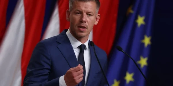 Парламент Угорщини одноголосно урізав зарплати депутатам на 40%