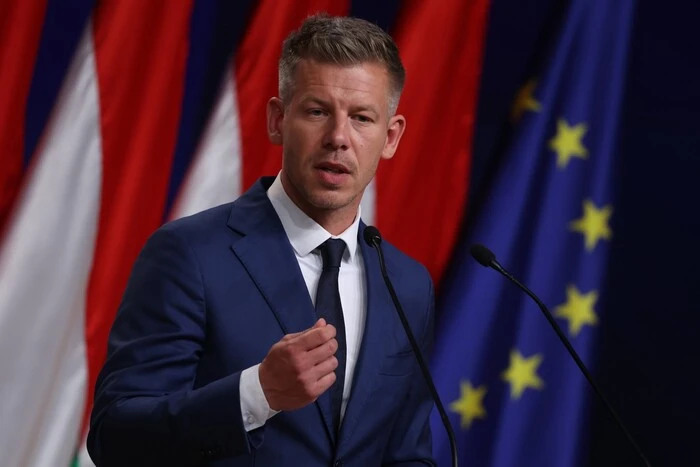 Парламент Угорщини одноголосно урізав зарплати депутатам на 40%