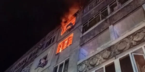 Російський безпілотник вдарив по багатоповерхівці у Павлограді