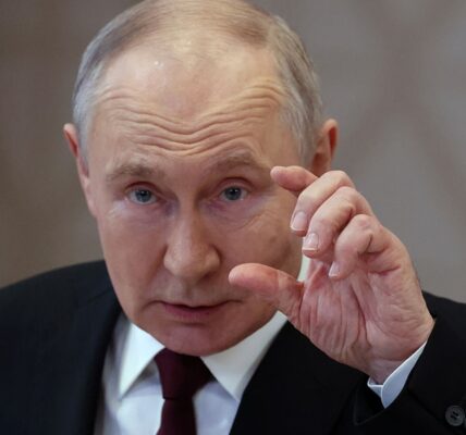 В Росії вирішили переписати історію предків Путіна