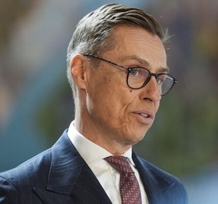 Стубб назвав переваги України над Росією
