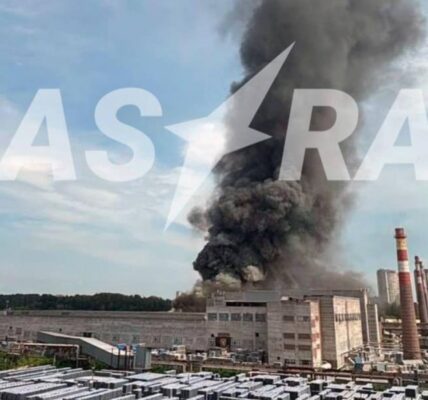 У Новосибірську палає склад оборонного заводу