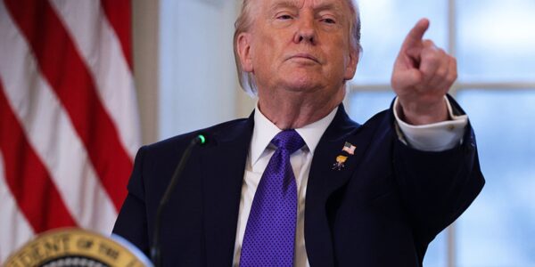 СюжетТрамп знову у грі. Новий етап перемовин про мир