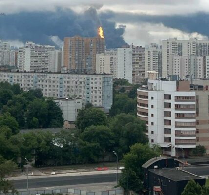 Москву і Ростовщину атакували дрони: палають НПЗ