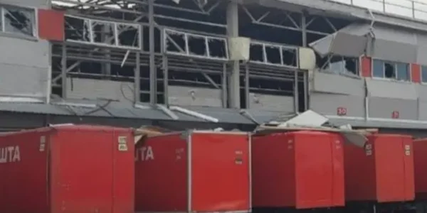 Удар по терміналу «Нової пошти» у Дніпрі: фото наслідків