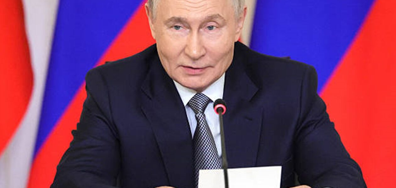 Путін заявив про "доленосний" момент у Росії
