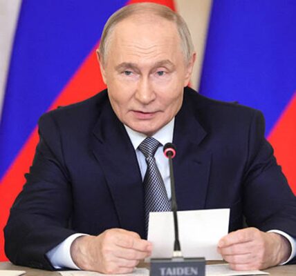 Путін заявив про "доленосний" момент у Росії