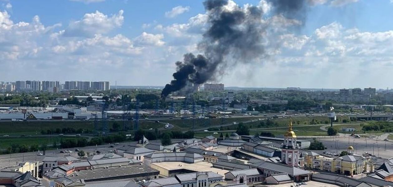 У Підмосков'ї палає електропідстанція