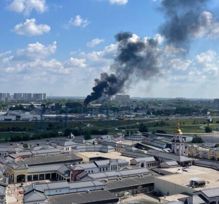 У Підмосков'ї палає електропідстанція
