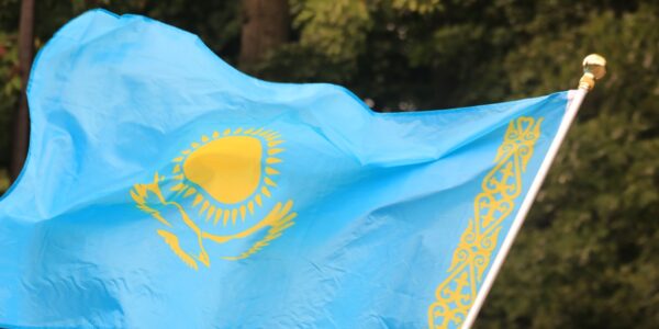 Казахстан обмежив в'їзд російських авто