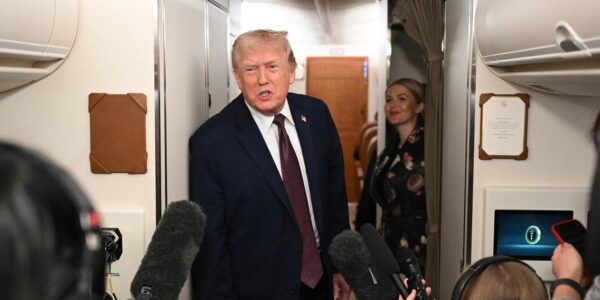 Трамп розкритикував союзників по НАТО по дорозі з саміту