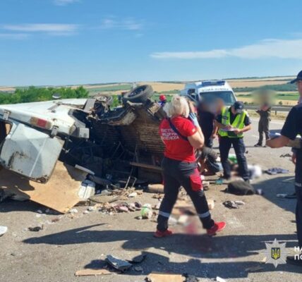 На трасі Одеса-Київ маршрутка врізалася у фуру, є жертви