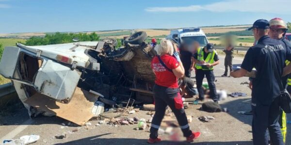 На трасі Одеса-Київ маршрутка врізалася у фуру, є жертви