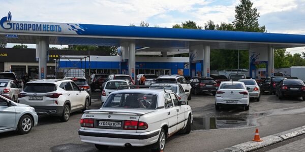 В Росії почалися рейди з розшуку бензину у будинках та гаражах