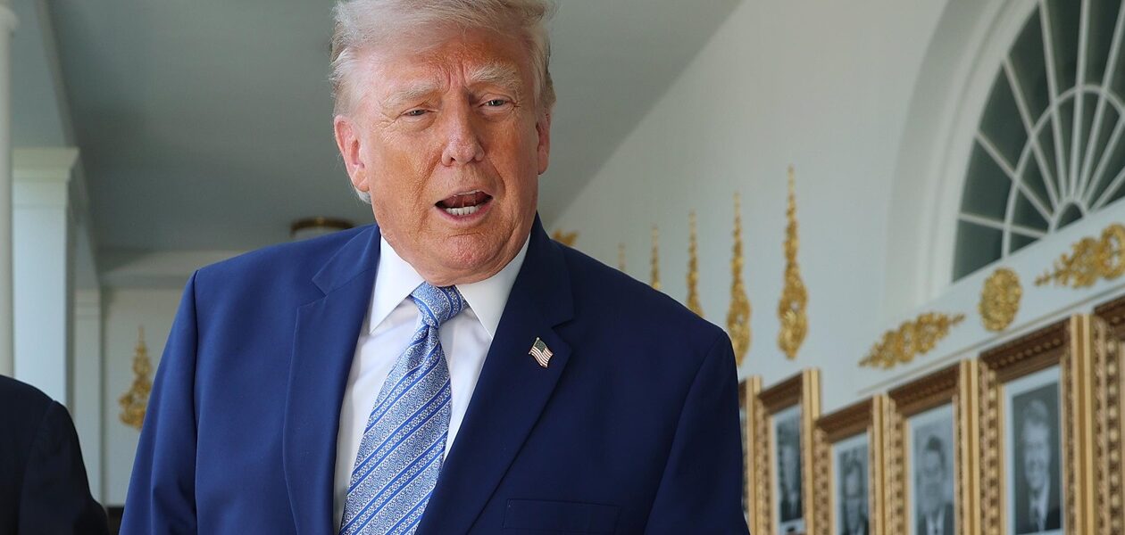 ЗМІ дізналися деталі про нові масштабні мита США