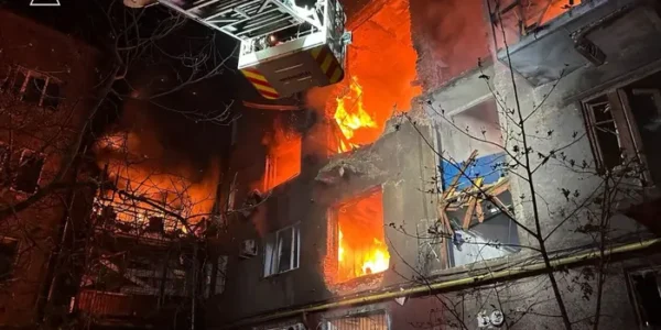 Удар по Запоріжжю: рятувальники показали наслідки атаки (фото)