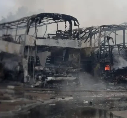 Удар по Одесі: постраждали люди, загорілися автобуси
