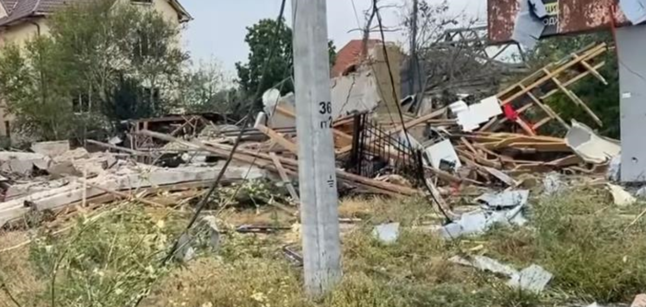 Росіяни скинули бомби на Херсон, є постраждалі