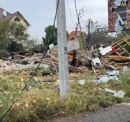 Росіяни скинули бомби на Херсон, є постраждалі