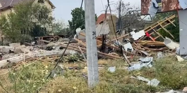 Росіяни скинули бомби на Херсон, є постраждалі