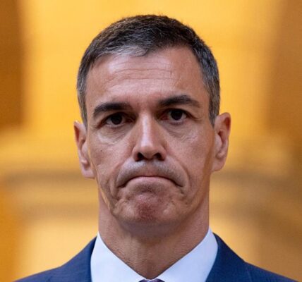 Навала мігрантів: прем'єр Іспанії прибув до Сеути та назвав винних