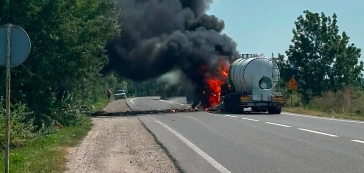 Росіяни вбили двох людей у вантажівці на Одещині