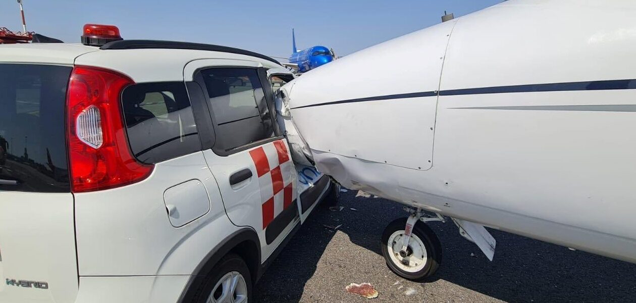 У Мілані авто врізалося у приватний літак