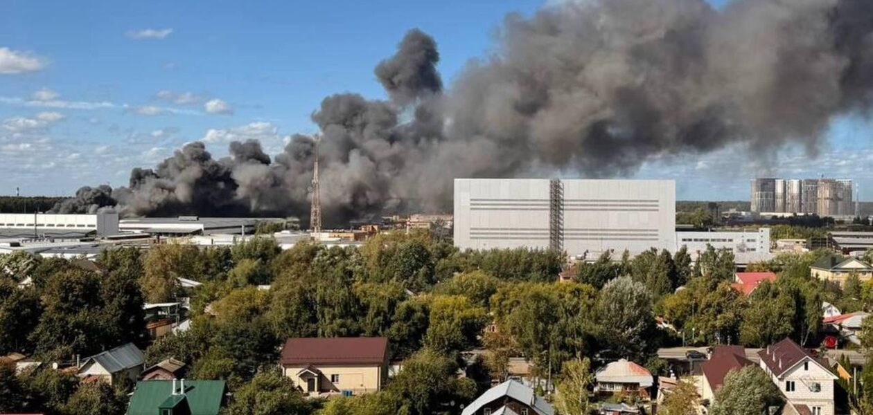 Друга пожежа за добу: під Москвою палає склад