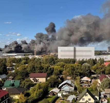 Друга пожежа за добу: під Москвою палає склад