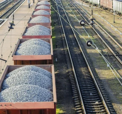 Підвищення тарифів «Укрзалізниці» може поставити під загрозу підготовку до опалювального сезону – ексміністр