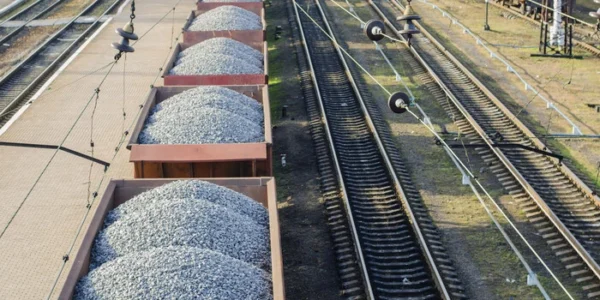 Підвищення тарифів «Укрзалізниці» може поставити під загрозу підготовку до опалювального сезону – ексміністр