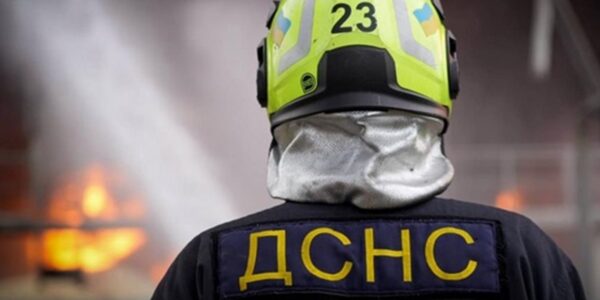 РФ атакує Київ: палає авто, пошкоджено стадіон