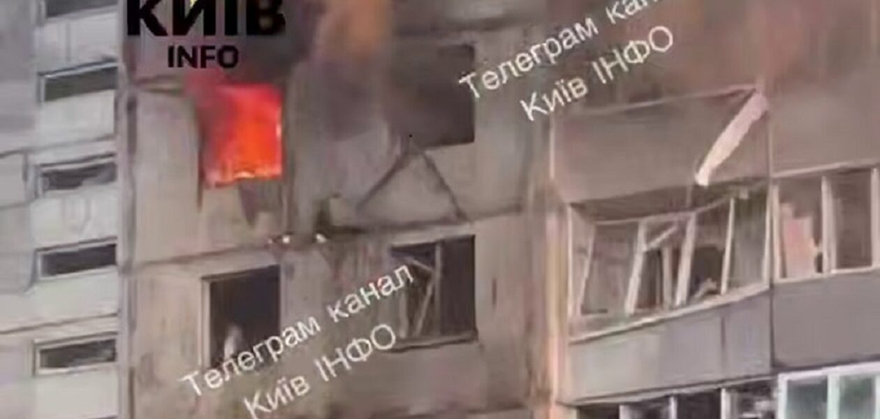 Приліт у 9-поверхівку в Києві: палає шість поверхів