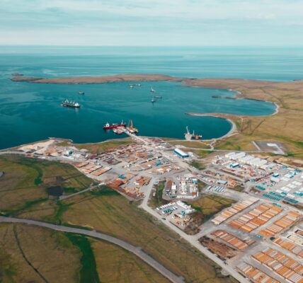 Росія запустила найбільший з часів СРСР нафтовий проєкт в Арктиці