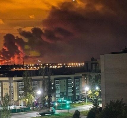 Зеленський: У РФ уражено НПЗ і військовий аеродром