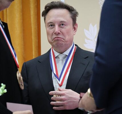 Маск відреагував на заяву Трампа про Зеленського