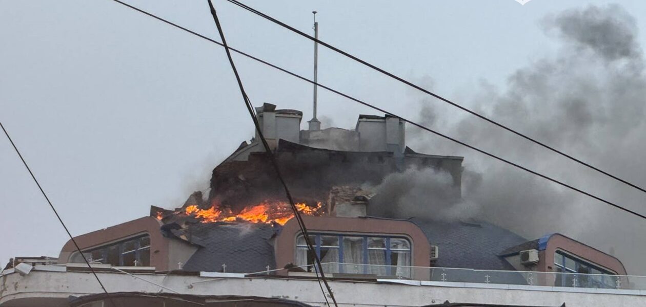 Ворог вдарив по Одесі, є пошкодження