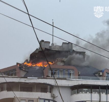Ворог вдарив по Одесі, є пошкодження