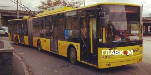 Нічна атака на Київ: як працює громадський транспорт і які маршрути змінено